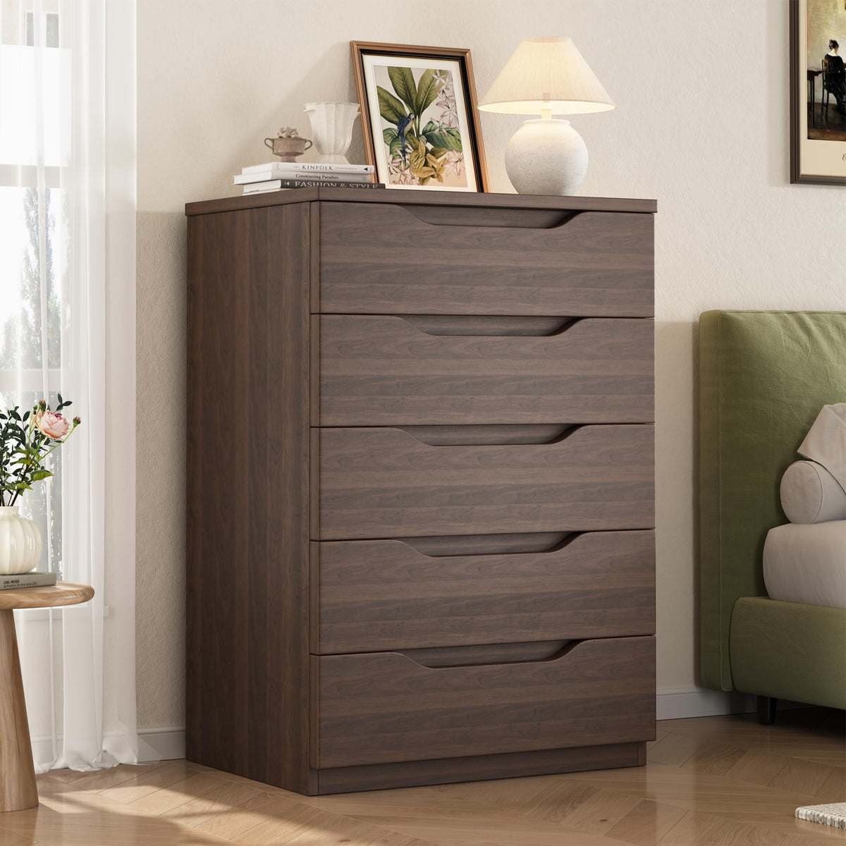 Brown 5 Drawer Dresser U59640